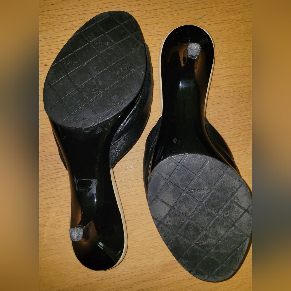 CHANEL kitten heels in Black - Picture 10 of 13